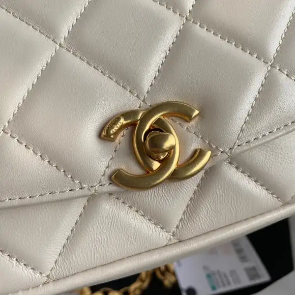 CHANEL SMALL FLAP BAG