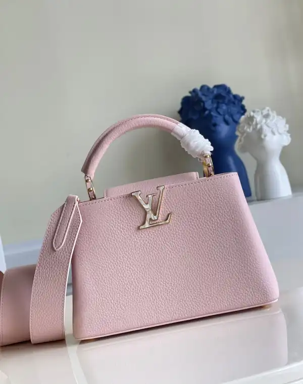 First bag ru LOUIS VUITTON CAPUCINES BB