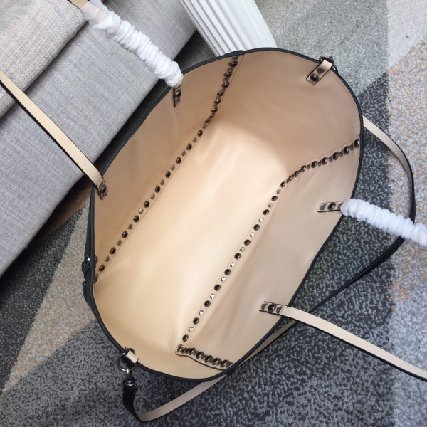 HOT SALE VALENTINO MEDIUM GRAIN CALFSKIN LEATHER ROCKSTUD BAG