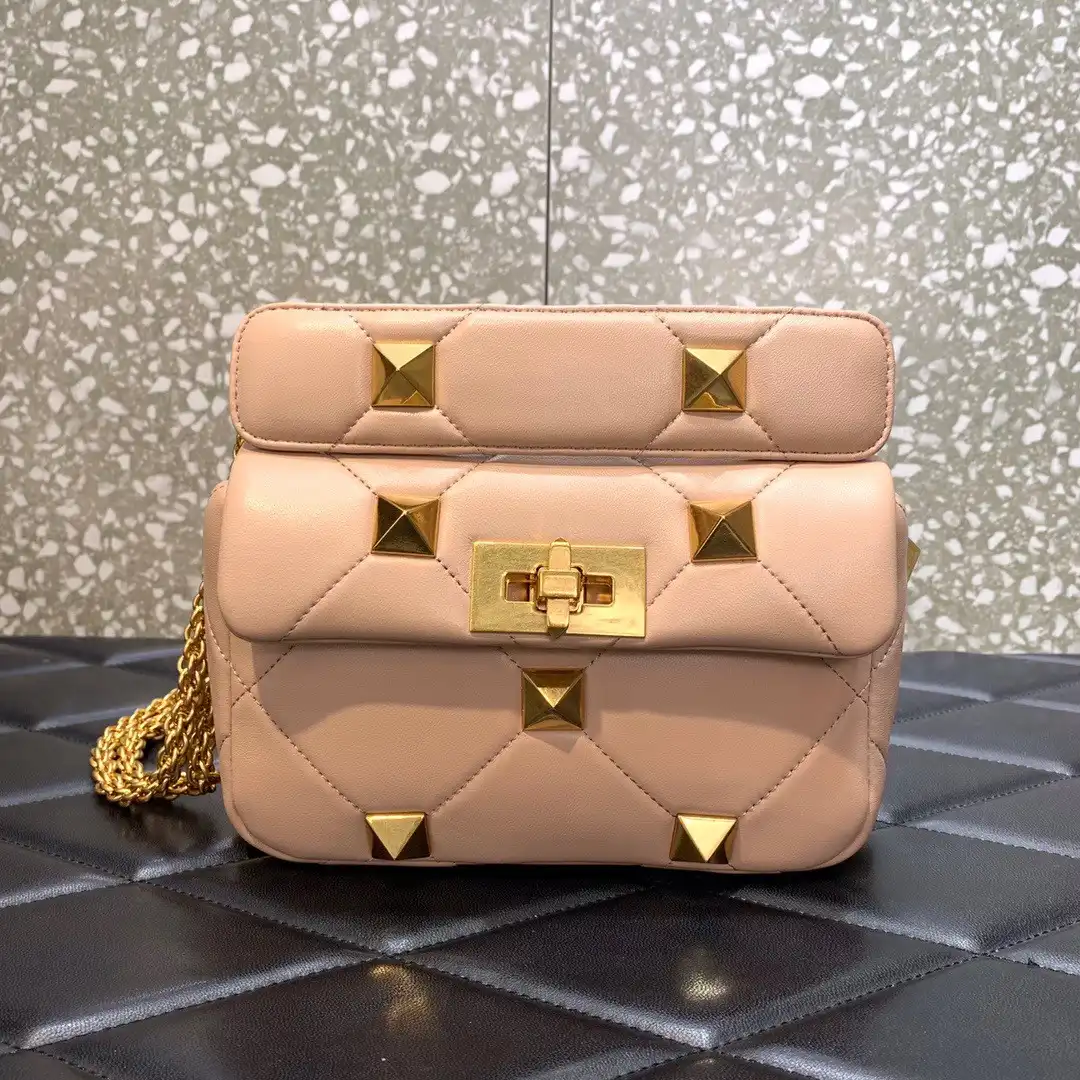 VALENTINO ONLINE EXCHANELUSIVE SMALL ROMAN STUD THE SHOULDER BAG WITH CHAIN