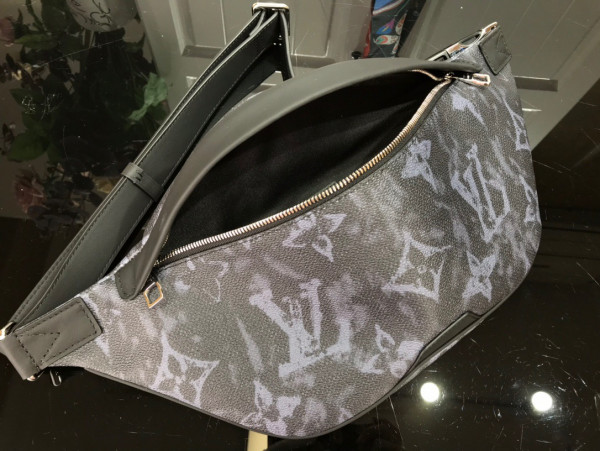 HOT SALE LOUIS VUITTON DISCOVERY BUMBAG