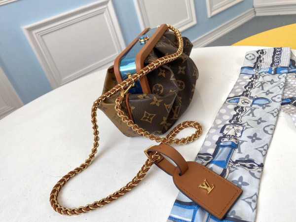 LOUIS VUITTON BOURSICOT EW