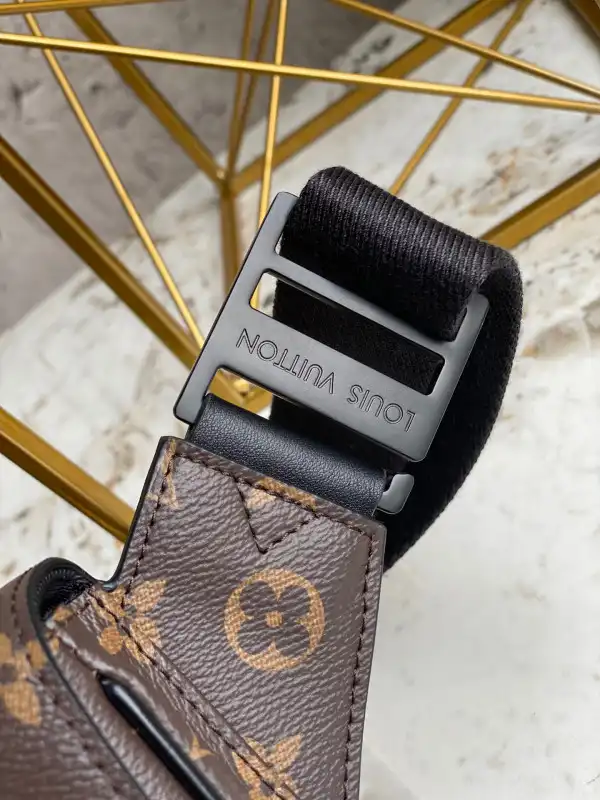 LOUIS VUITTON S LOCK SLING BAG