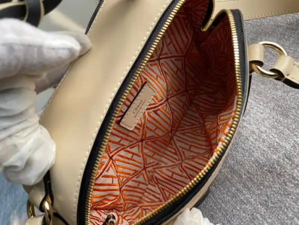 CHLOÉ SMALL DARIA BAG