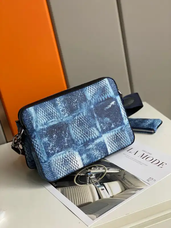 LOUIS VUITTON TRIO MESSENGER