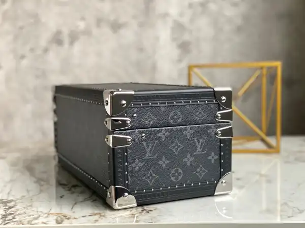 LOUIS VUITTON COFFRET ACCESSOIRES