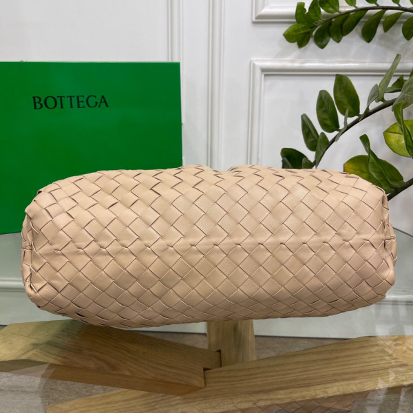 [FREE SHIPPING] BOTTEGA VENETA Pouch