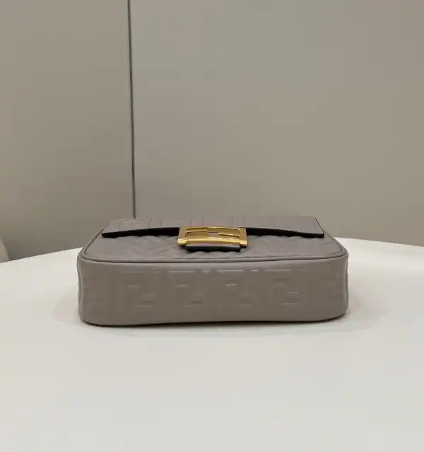 FENDI BAGUETTE CHAIN MIDI 397B98-24*14*7CM