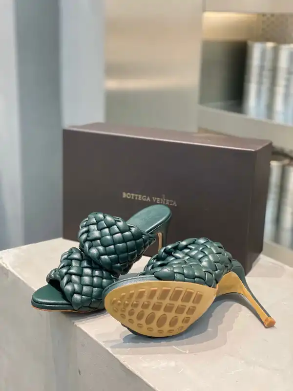 BOTTEGA VENETA Curve