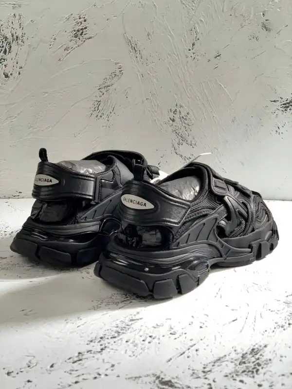 Firstbag Ru BALENCIAGA TRACK SANDAL