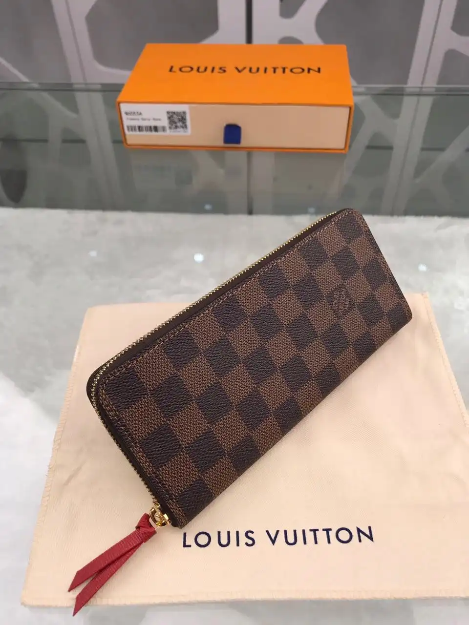 Cheap LOUIS VUITTON ZIPPY