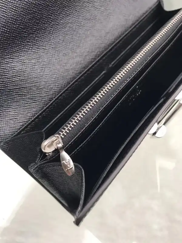 TO Louis Vuitton Twist Wallet