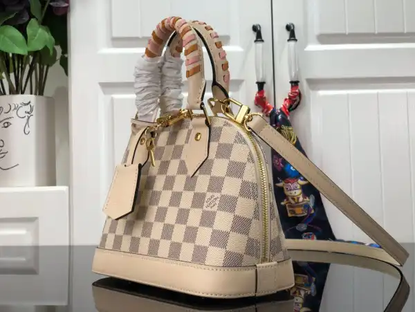 Frstbag ru Louis Vuitton ALMA BB