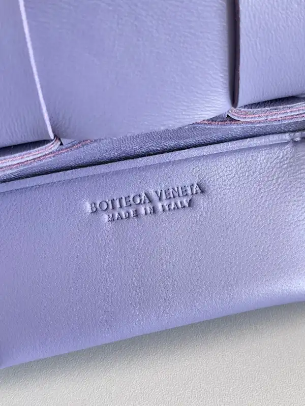 BOTTEGA VENETA Candy mini Cassette-12*8*4cm