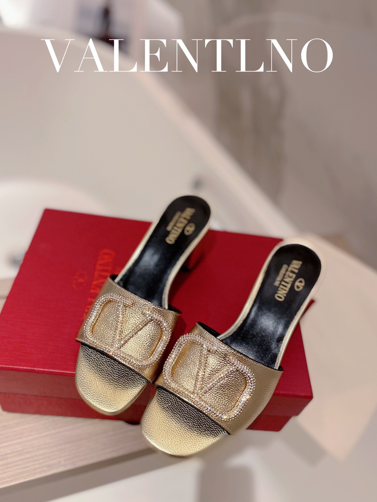 HOT SALE VALENTINO VLOGO SIGNATURE SLIDE SANDAL