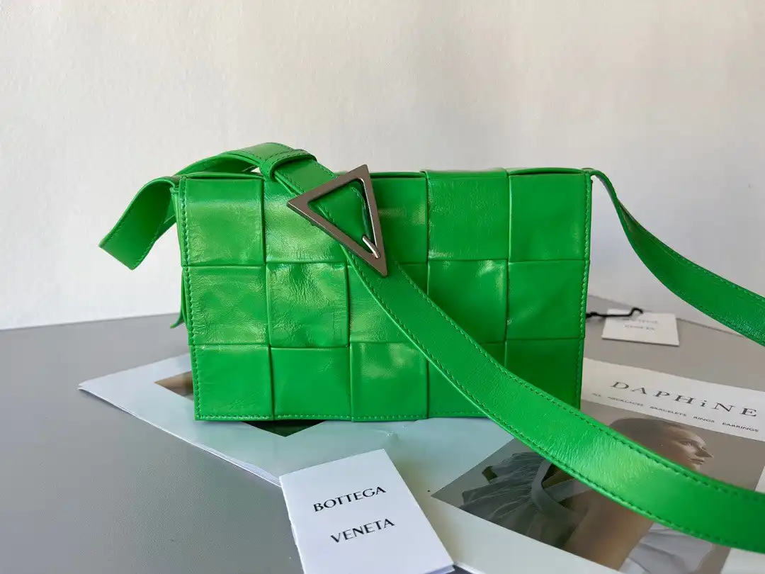 First bag ru BOTTEGA VENETA CASSETTE