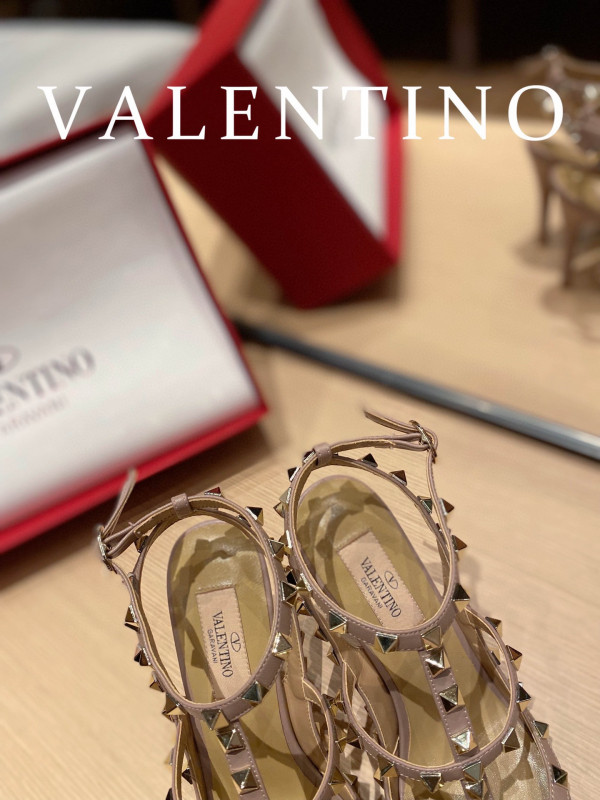 HOT SALE VALENTINO ROCKSTUD SANDAL