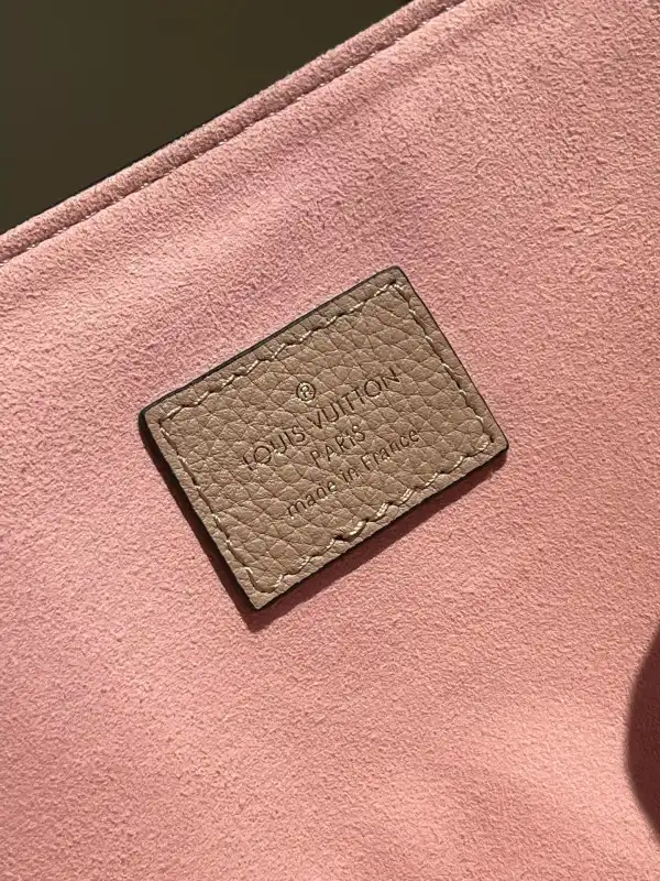 LOUIS VUITTON LOCKME SHOPPER