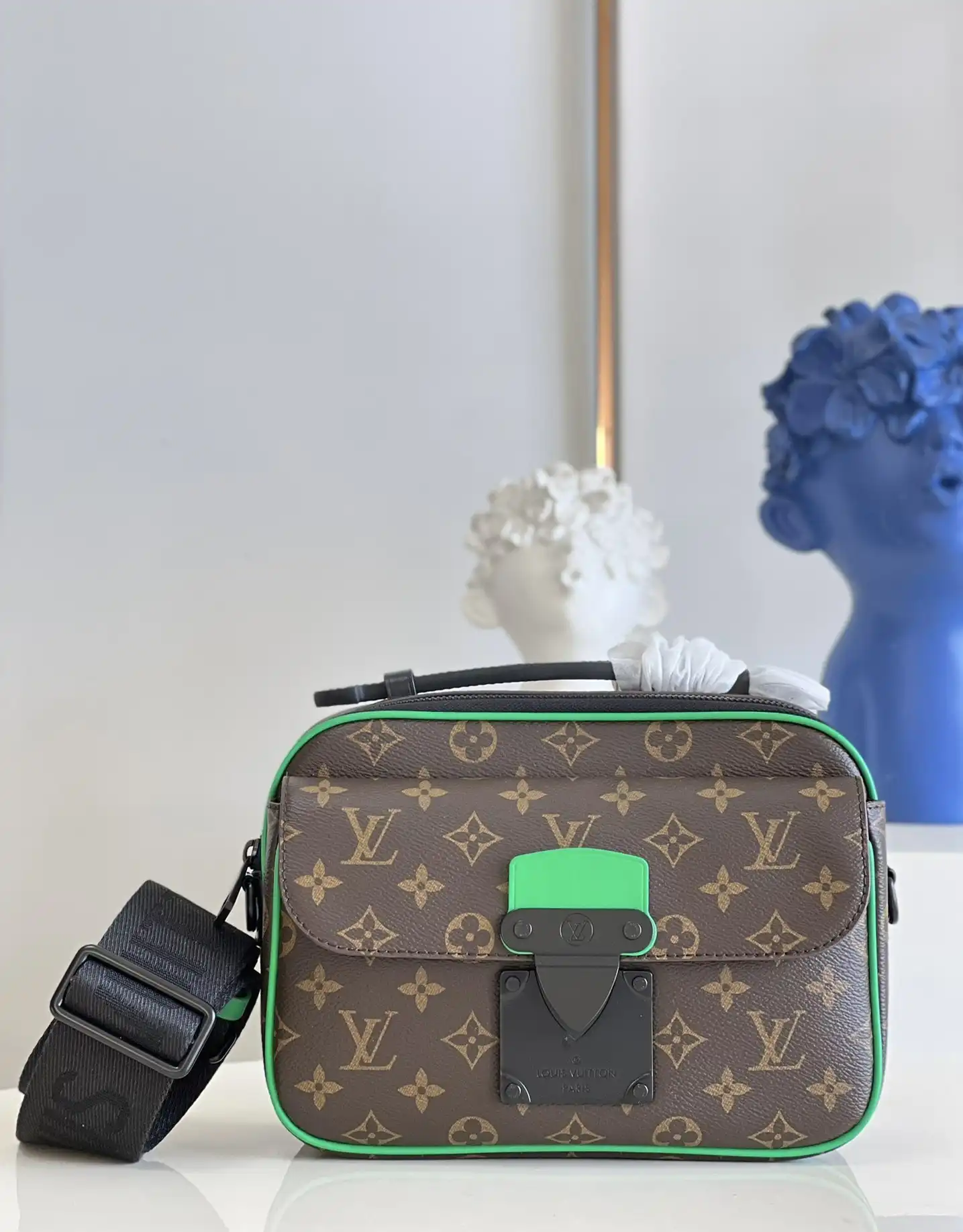 Aaa replica ru LOUIS VUITTON S LOCK MESSENGER