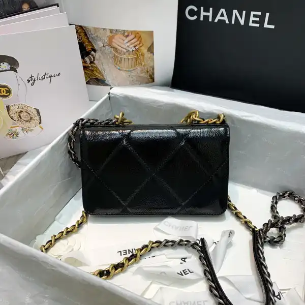 CHANEL19 WALLET ON CHAIN