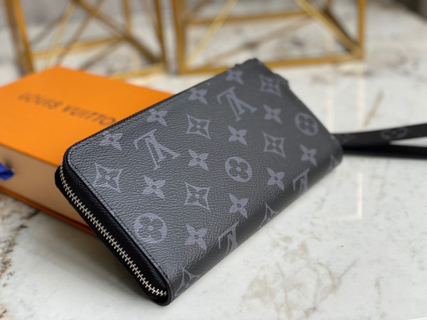 LOUIS VUITTON ZIPPY DRAGONNE