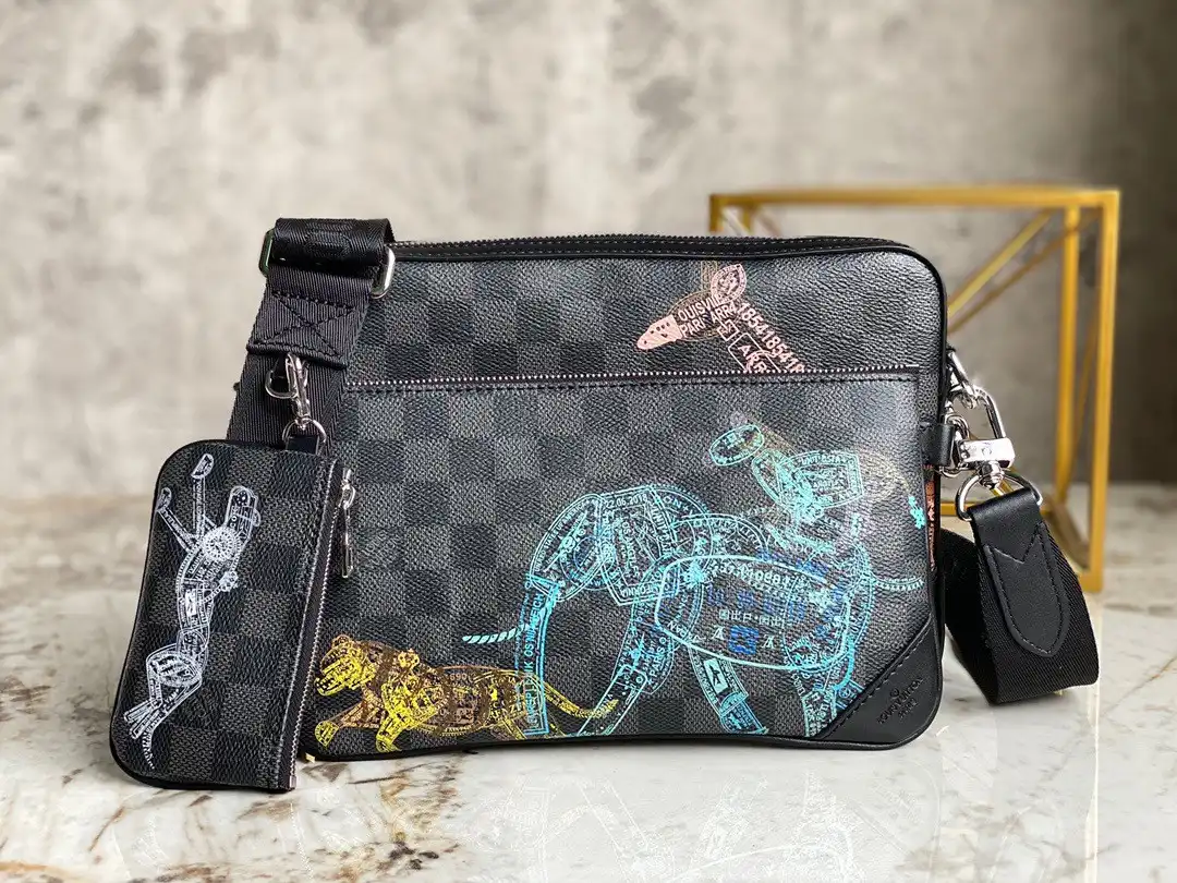 LOUIS VUITTON TRIO MESSENGER