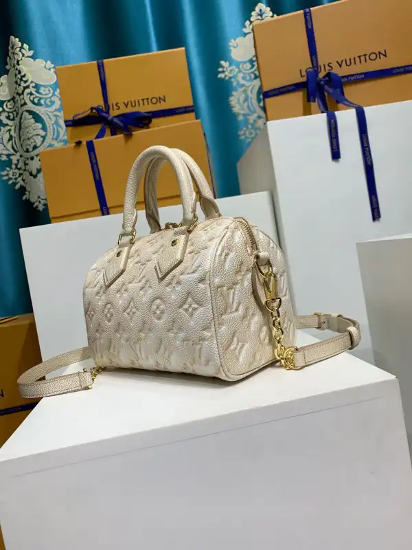 First bag ru LOUIS VUITTON SPEEDY BANDOULIÈRE 20