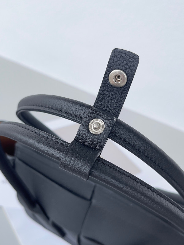 HOT SALE BOTTEGA VENETA MINI ARCO