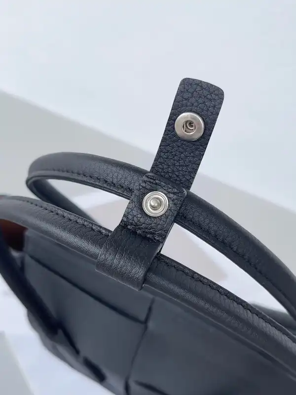 Frstbag ru BOTTEGA VENETA MINI ARCO