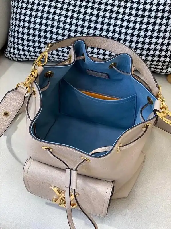 LOUIS VUITTON LOCKME BUCKET