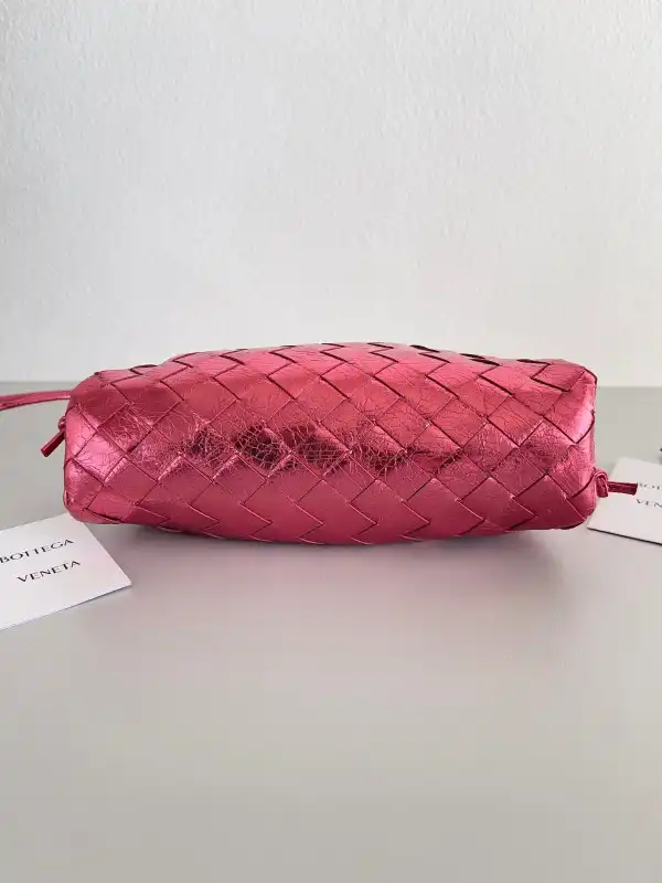 First Bag Ru BOTTEGA VENETA MINI POUCH