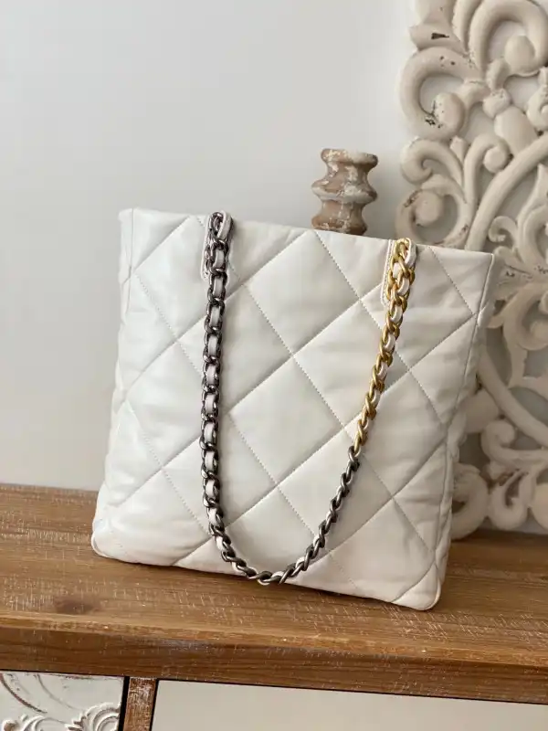 CHANEL 19 SHOPPING BAG