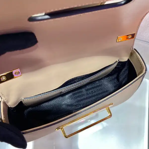 Frstbag ru PRADA Saffiano Leather Prada Sidonie Bag