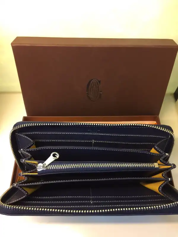 GOYARD ZIPPY WALLET