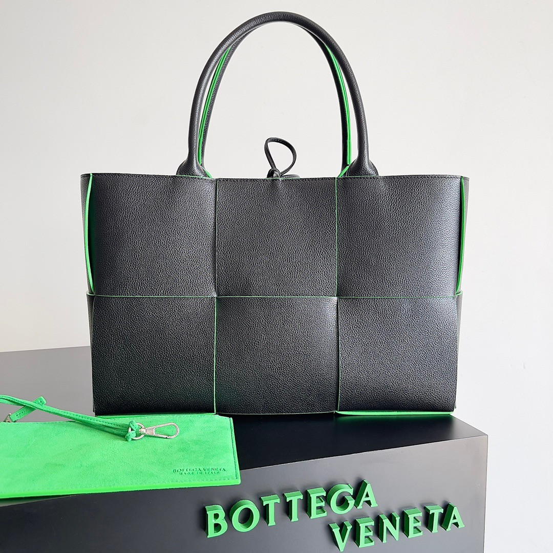 HOT SALE BOTTEGA VENETA ARCO MEDIUM TOTE