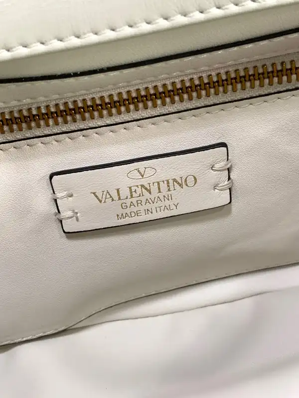 Firstbag Ru VALENTINO MEDIUM ROMAN STUD THE SHOULDER BAG