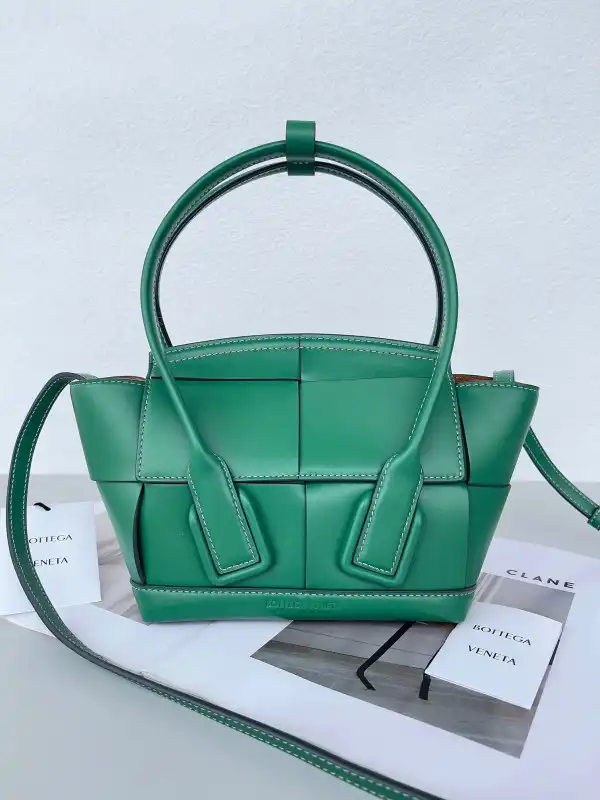 Yupoo bagsoffer BOTTEGA VENETA MINI ARCO