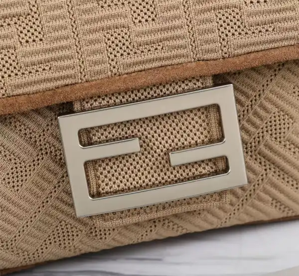 Frstbag ru FENDI MIDI BAGUETTE CHAIN