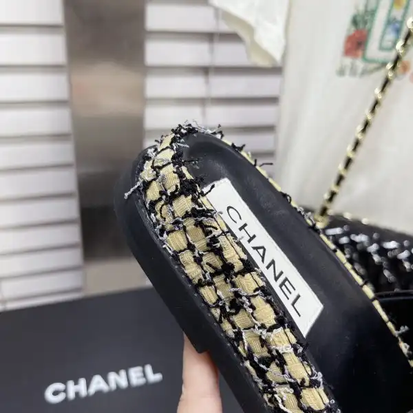 CHANEL MULE