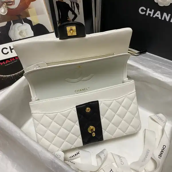 First bag ru CHANEL CHANELASSIC HANDBAG