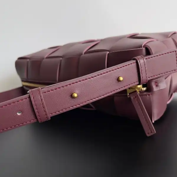 First bag ru BOTTEGA VENETA BRICK CASSETTE