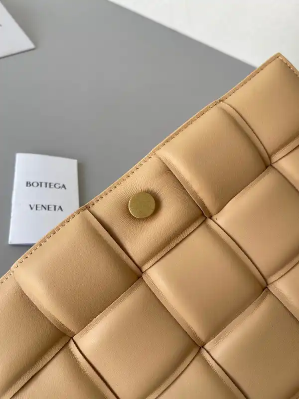 BOTTEGA VENETA CASSETTE