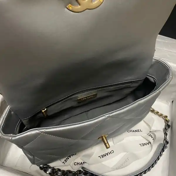 CHANEL 19 FLAP BAG