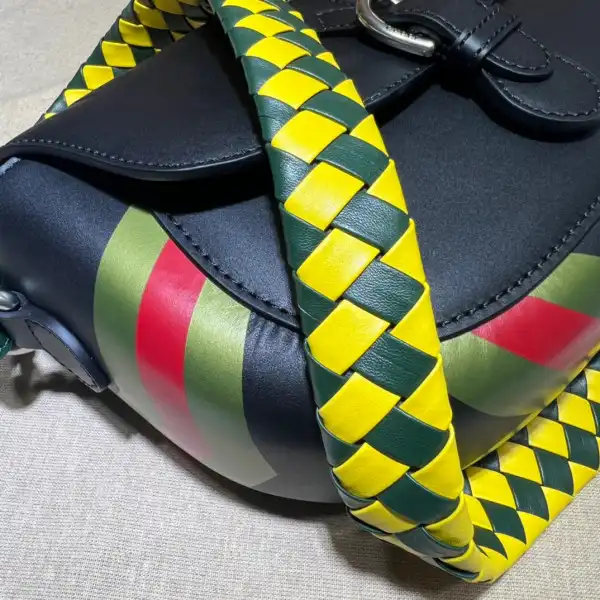 Gucci Small shoulder bag with logo