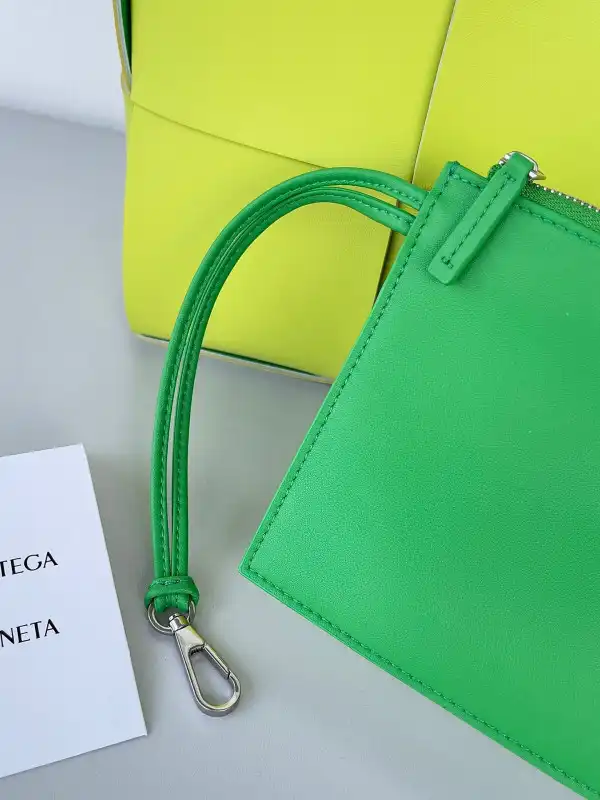 BOTTEGA VENETA Small Arco Tote Bag