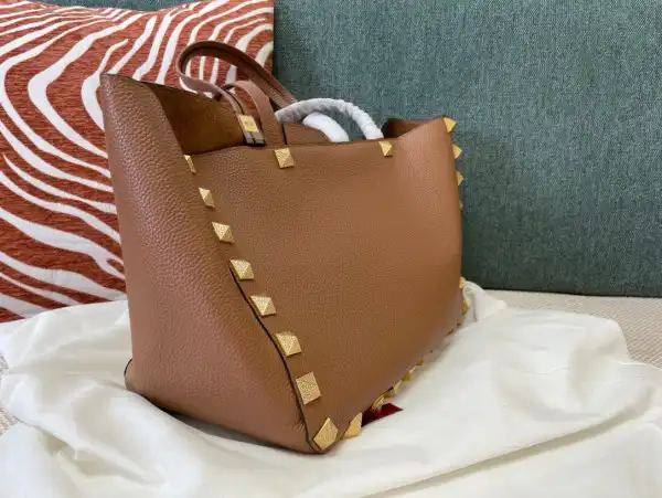 VALENTINO GARAVANI ROMAN STUD TOTE BAG