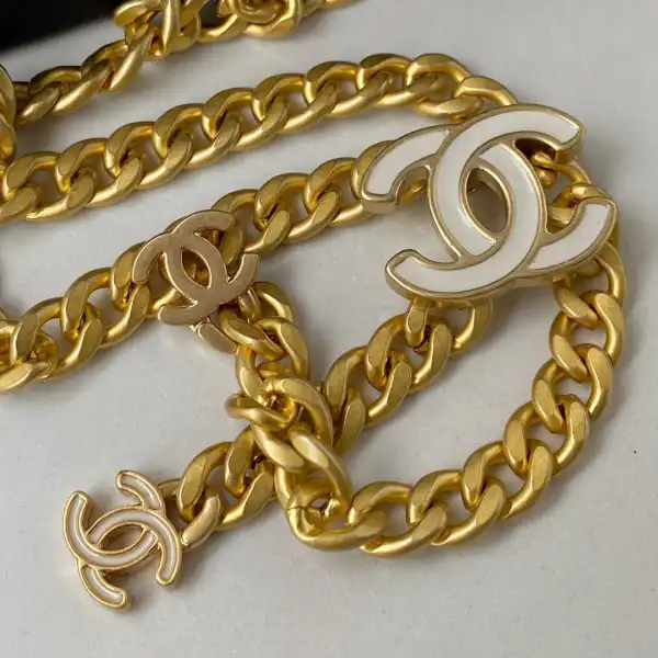 CHANEL CHANELUTCH WITH CHAIN