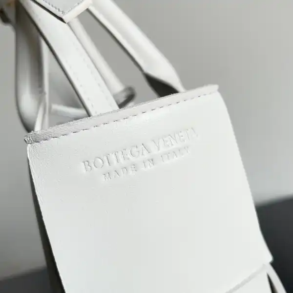 BOTTEGA VENETA ARCO MINI TOTE