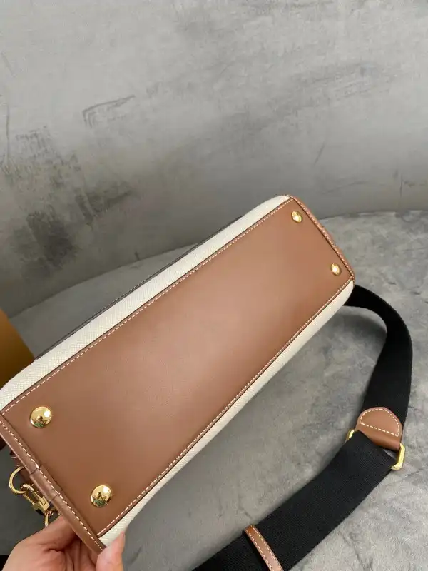 First Bag Ru BURBERRY SMALL Pocket Tote