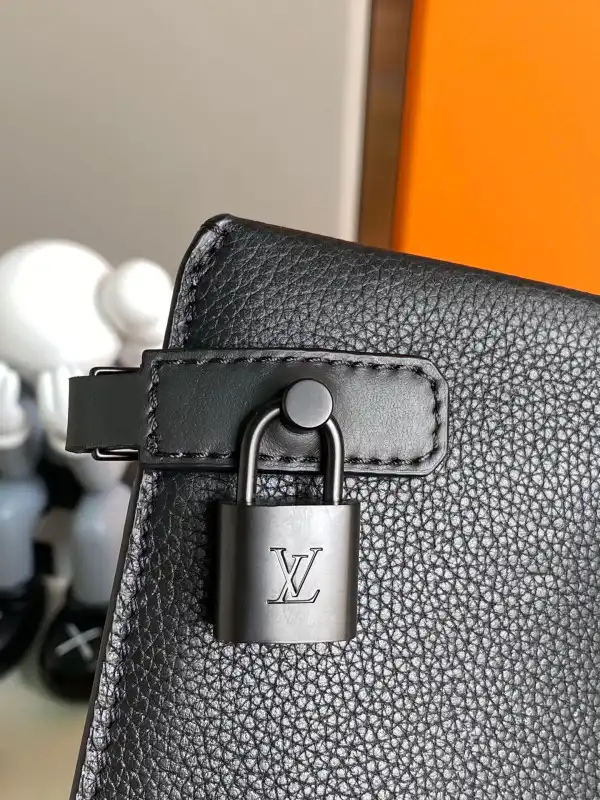 First bag ru LOUIS VUITTON TOTE